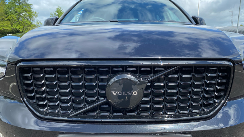 Volvo XC40 2.0 B4P Plus Black Edition 5dr Auto Petrol Estate